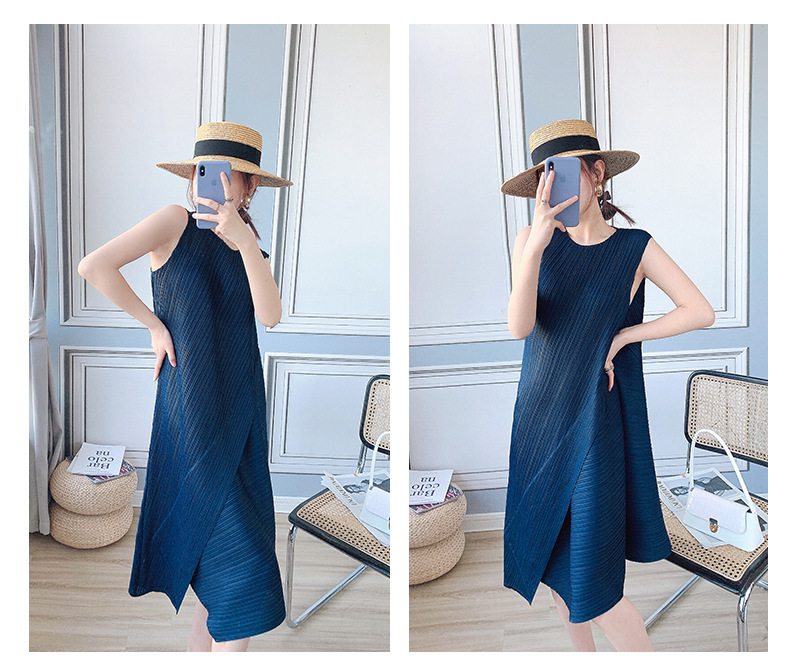 A mid-length sleeveless pleated dress for women, a new summer style by Miyake. This irregularly pieced A-line base dress is stylish pic 46