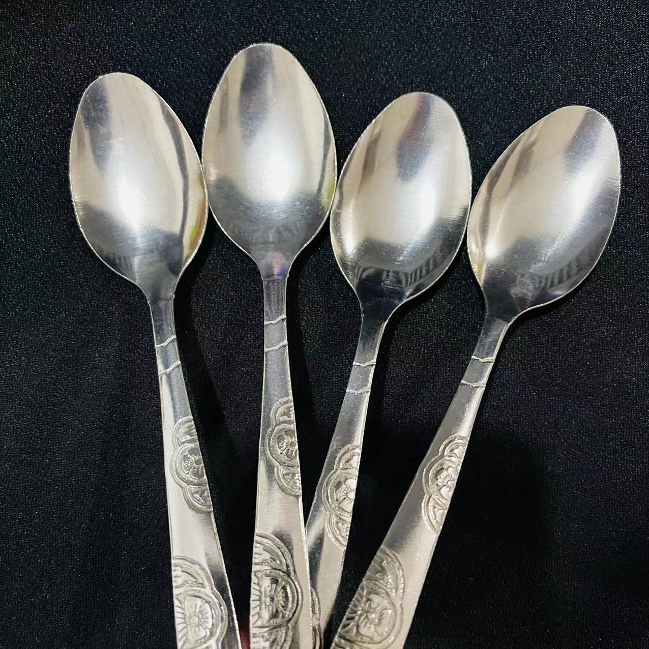 Household metal soup spoons, thickened long-handled small spoons, tableware, student cafeteria rice spoons, adult spoons wholesale pic 4