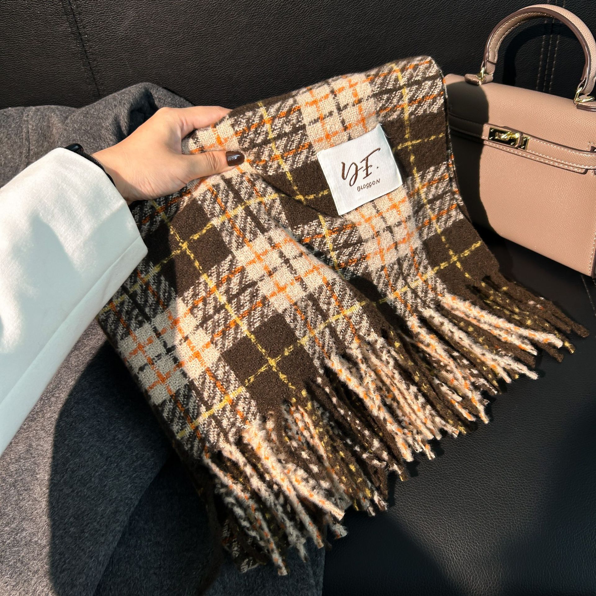 The Maillard scarf is a winter hit with a strong atmosphere. It features a mohair scarf for women with a high-end look and a new checkered scarf for men pic 18