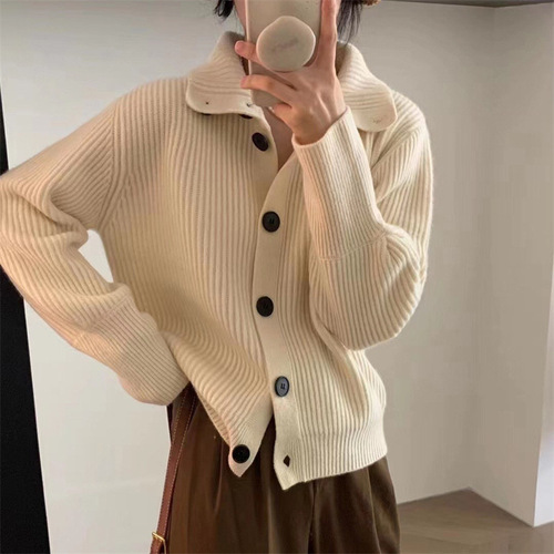 A gentle pink sweater with heart-shaped buttons for women in the spring and autumn of 2022, paired with a loose and sweet knitted cardigan jacket pic 17
