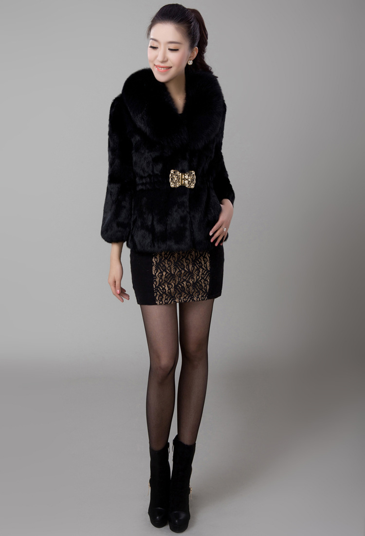 A new Korean-style fur coat for women in the autumn and winter of 2021, featuring short rabbit fur and fox fur collar faux fur for a slimming look pic 5