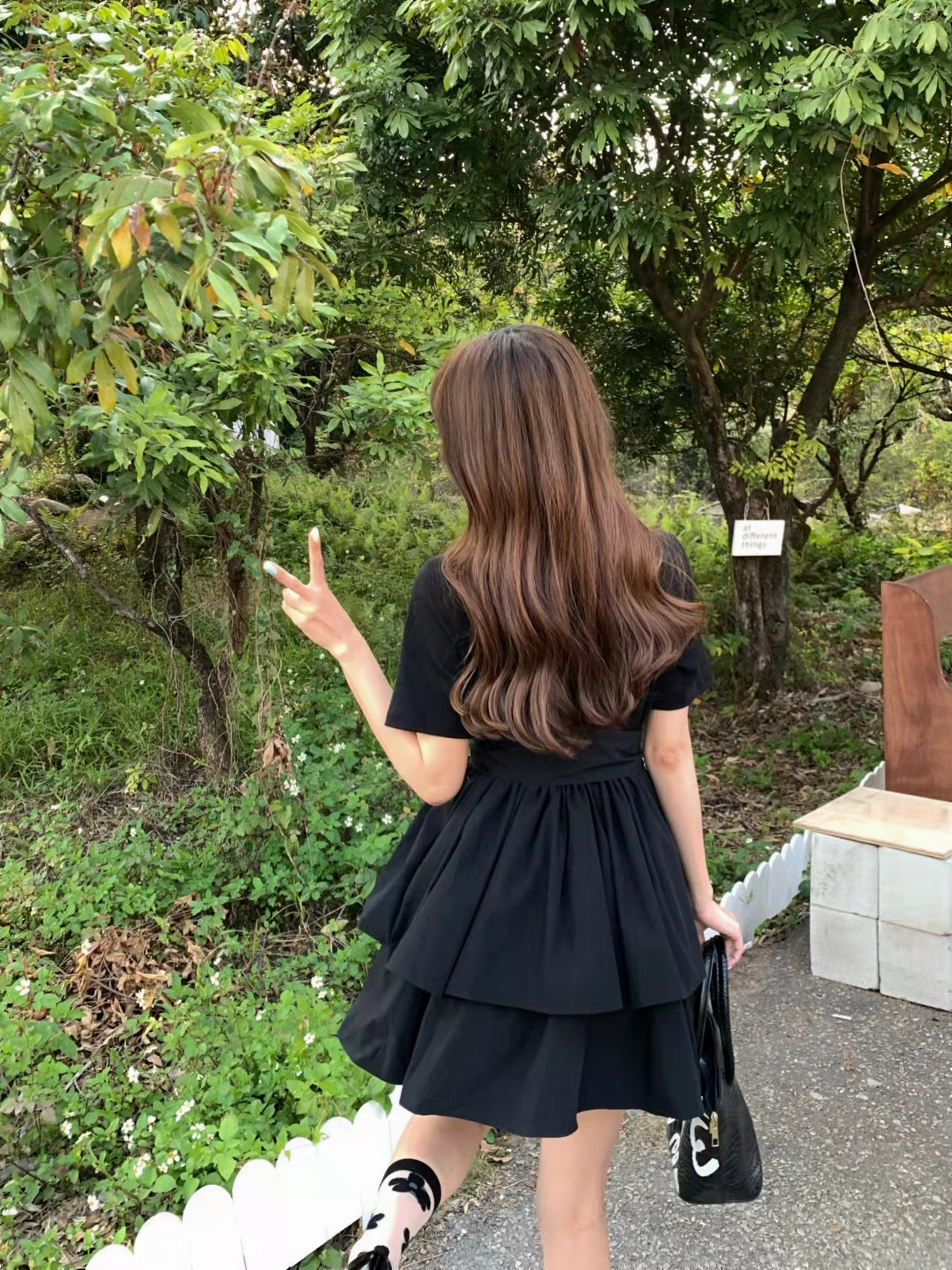 The new summer dress features a French Herben style with a slimming and elegant appearance. It is a trendy short-sleeved pleated dress with a bow tie and a cinched waist pic 7