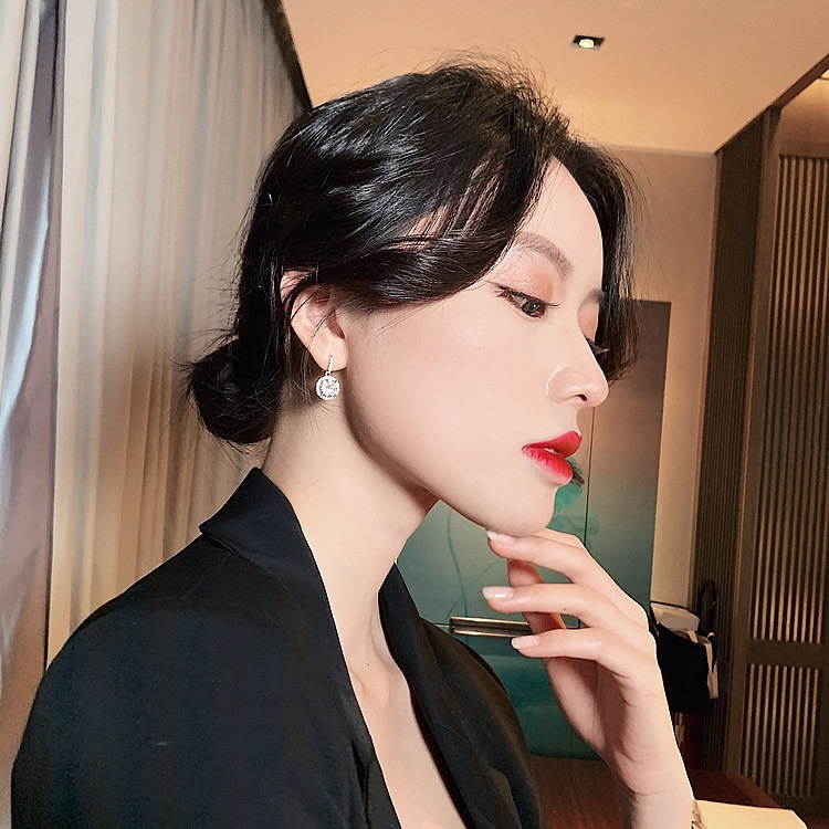 满钻耳勾闪钻耳饰轻奢高级感设计感锆镶嵌镶钻闪钻耳饰耳环女详情4