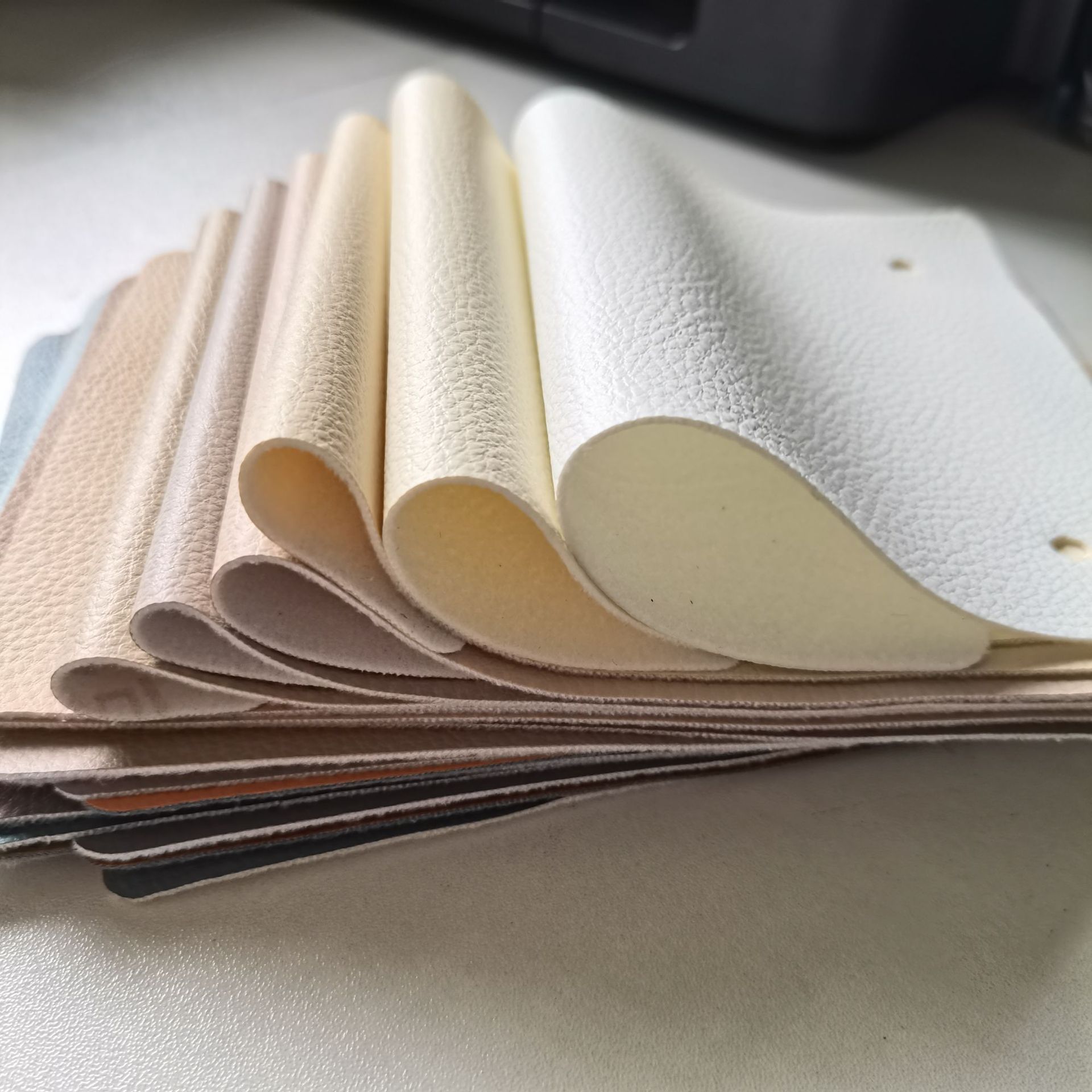 Lychee-patterned solvent-free PVC/PU leather, scratch-resistant artificial leather, sofa cushions, automotive synthetic leather fabric pic 6