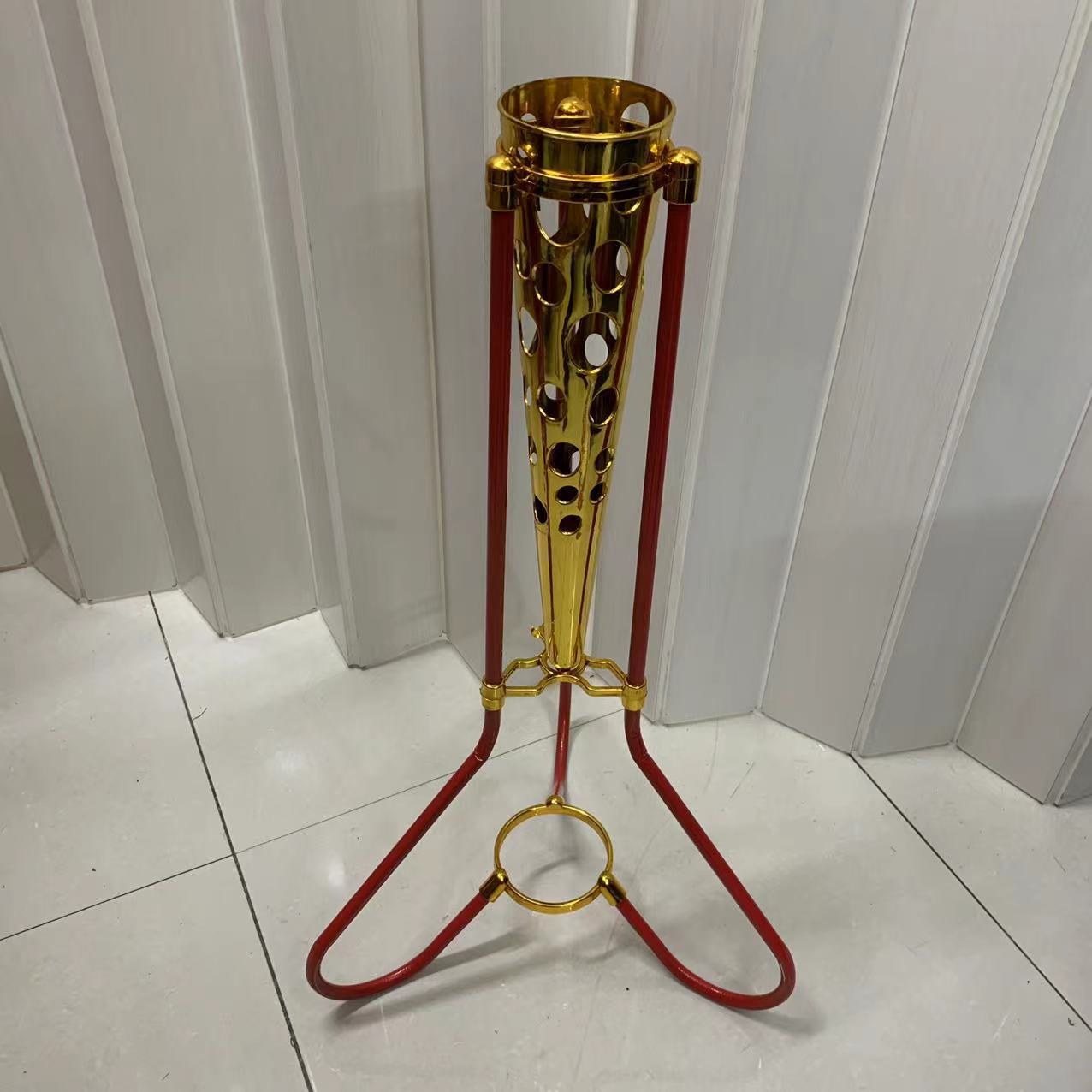 Wedding decoration baskets, welcome baskets, golden baskets, iron baskets, atmosphere setting supplies, corridor baskets, iron stand props pic 23