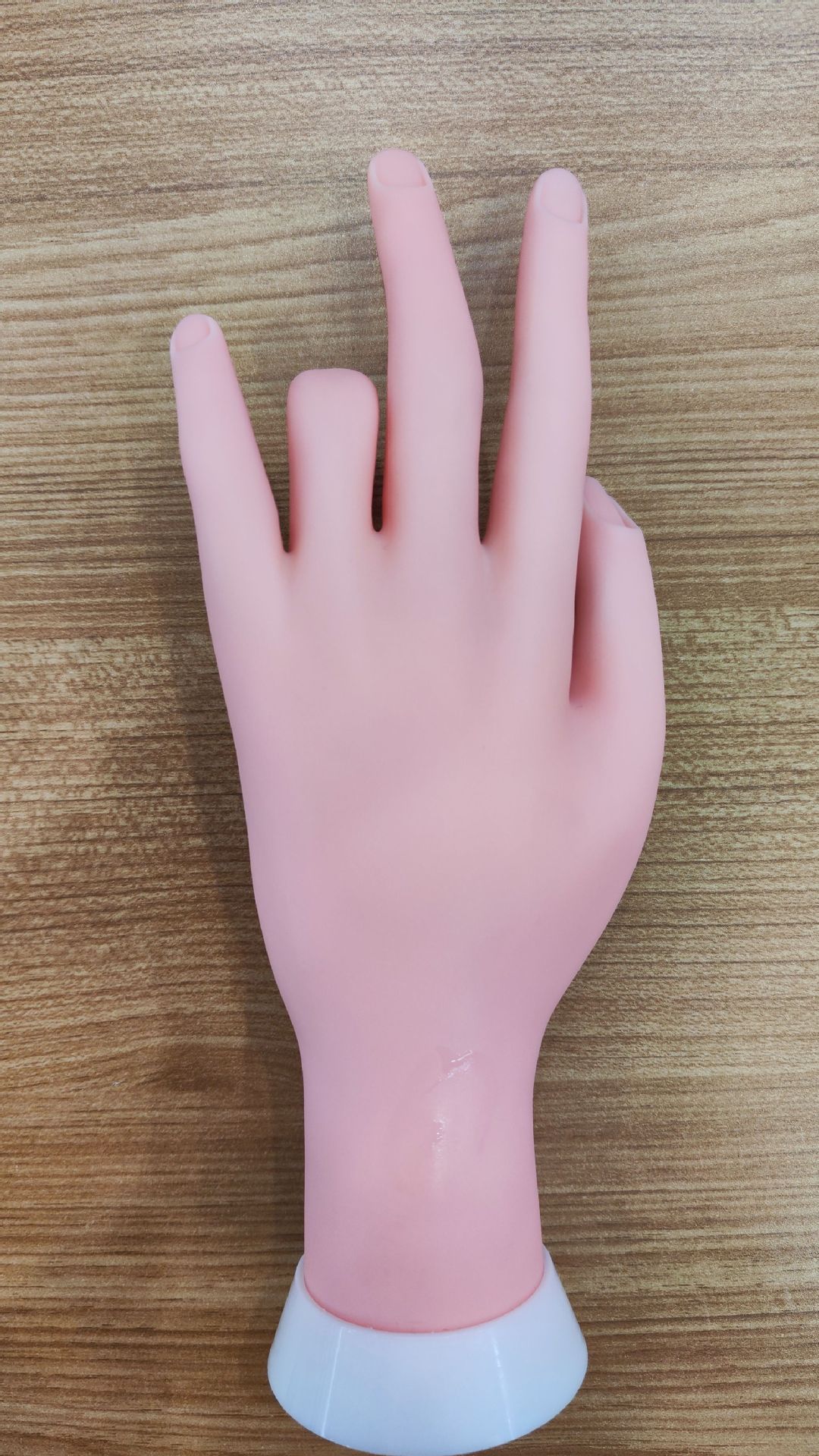 This is a popular simulation hand model for foreign trade, a silicone nail art practice hand with a joint that can bend the nail plate for practice shooting pic 1