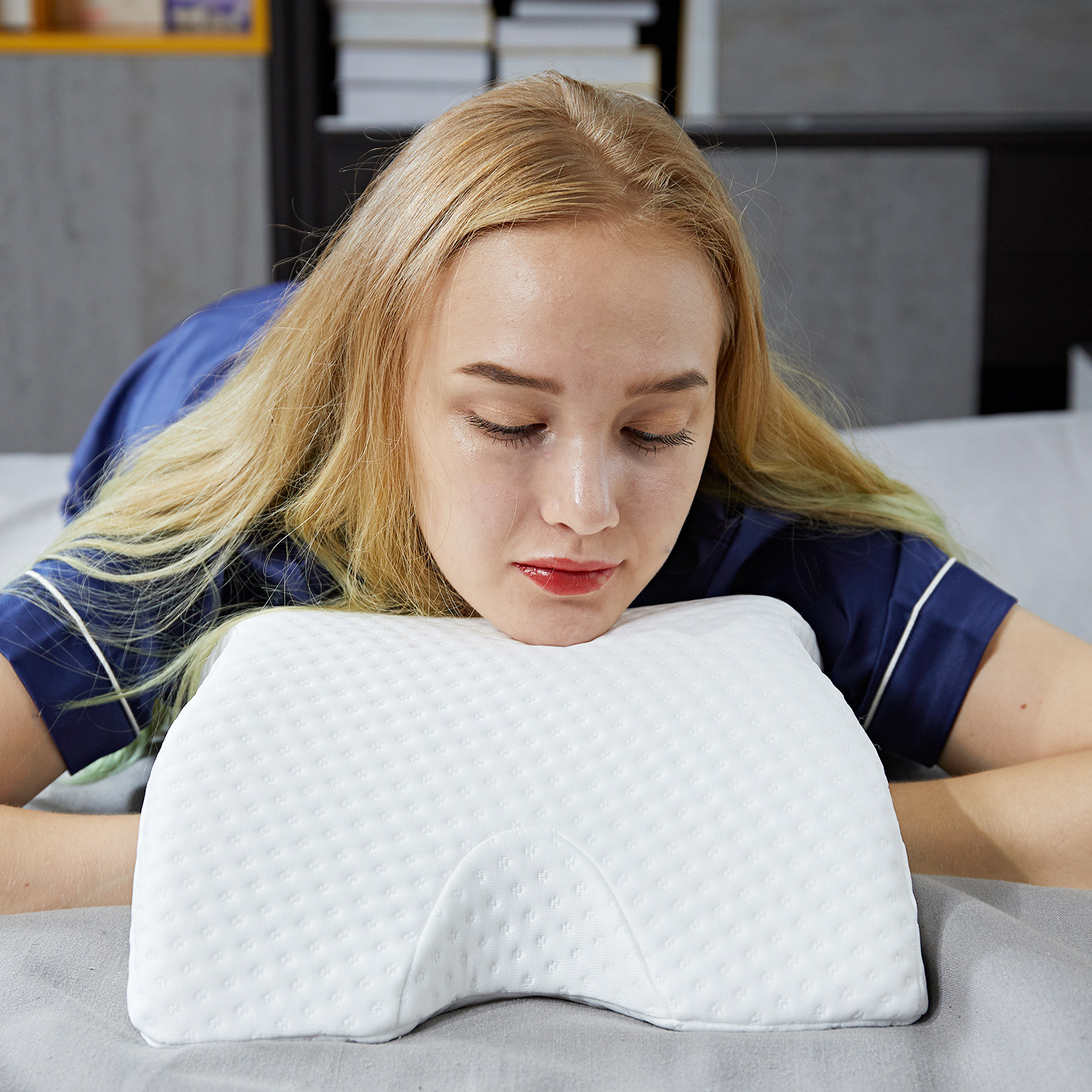 X Zero Pressure Pillow, a best-selling memory pillow on Amazon, is made of pure natural Tencel fabric and features slow-rebound memory foam pic 4
