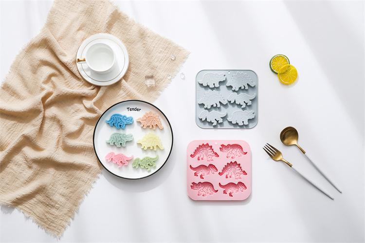 We have 6 different types of silicone molds for baking, chocolate molds, ice cube trays and cake molds in stock pic 7