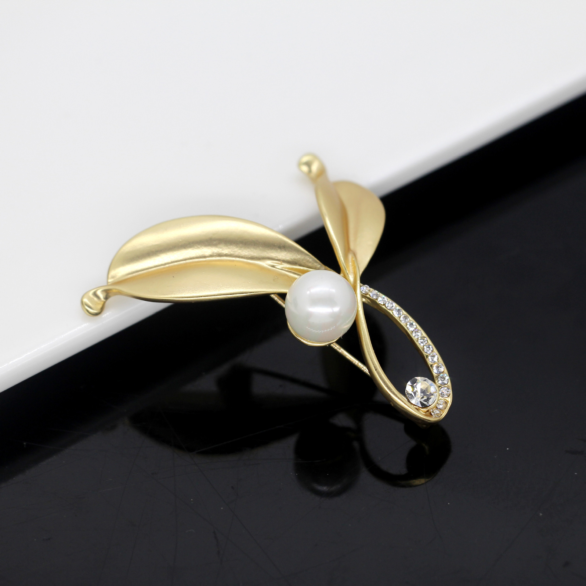 韩国新款高档珍珠胸针时尚风胸花水钻个性丝巾扣蝴蝶别针批发详情59