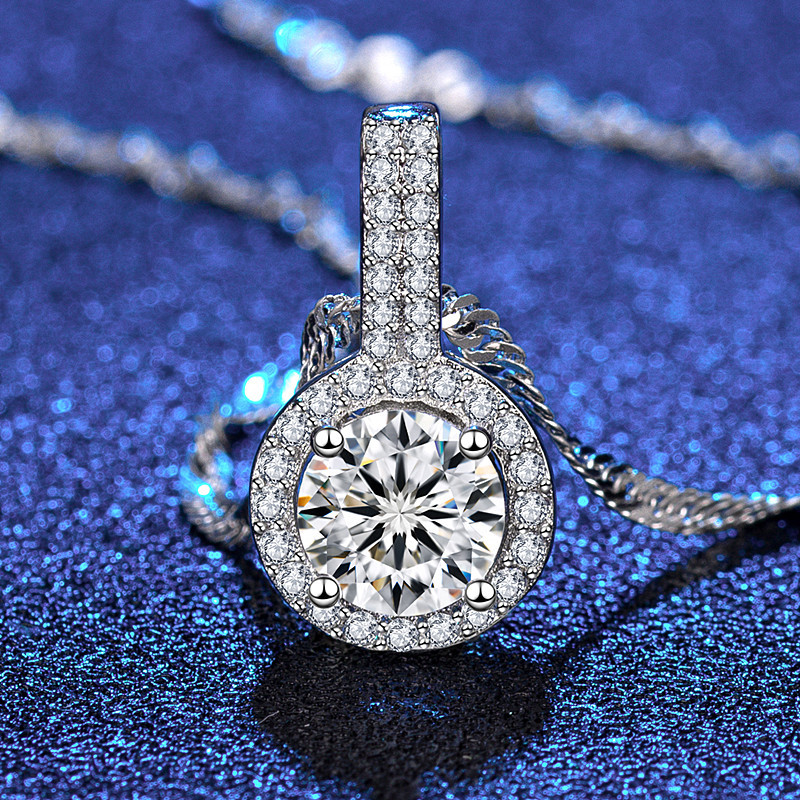 A high-quality imitation D-color moissanite four-leaf clover female pendant with eight hearts and eight arrows from a live-streaming product by a popular influencer on Kuaishou and Douyin pic 36
