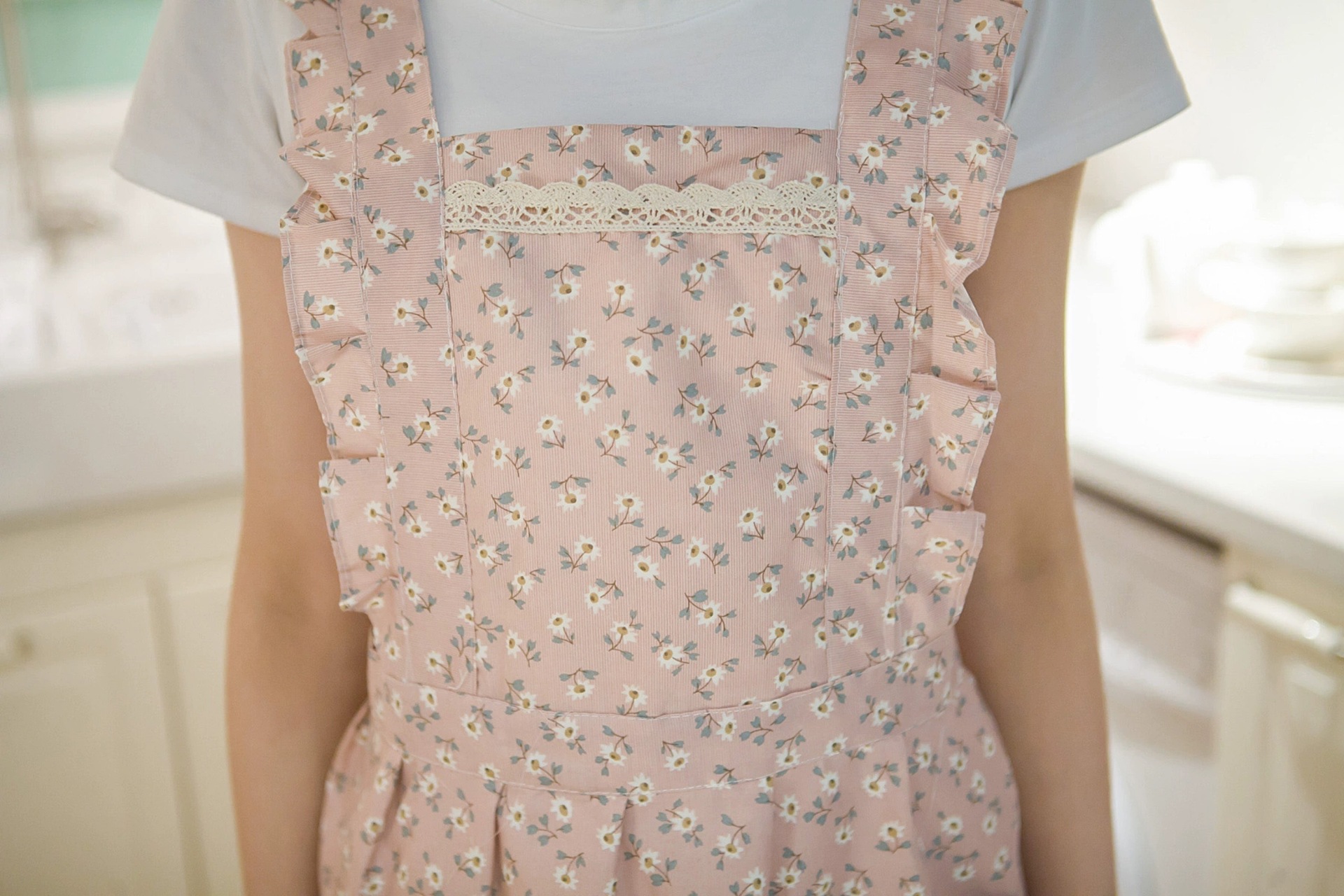 源头厂家供货促销礼品家居防水防污时尚韩版女士布艺家务工作围裙详情6