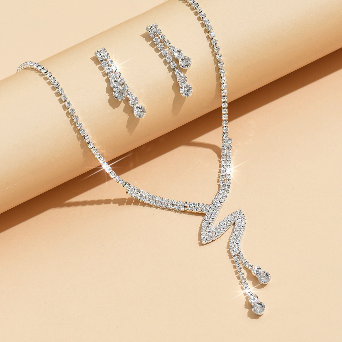 European and American light luxury high-end jewelry set necklace, niche lightning shaped collarbone chain, fashionable and versatile accessories wholesale pic 18