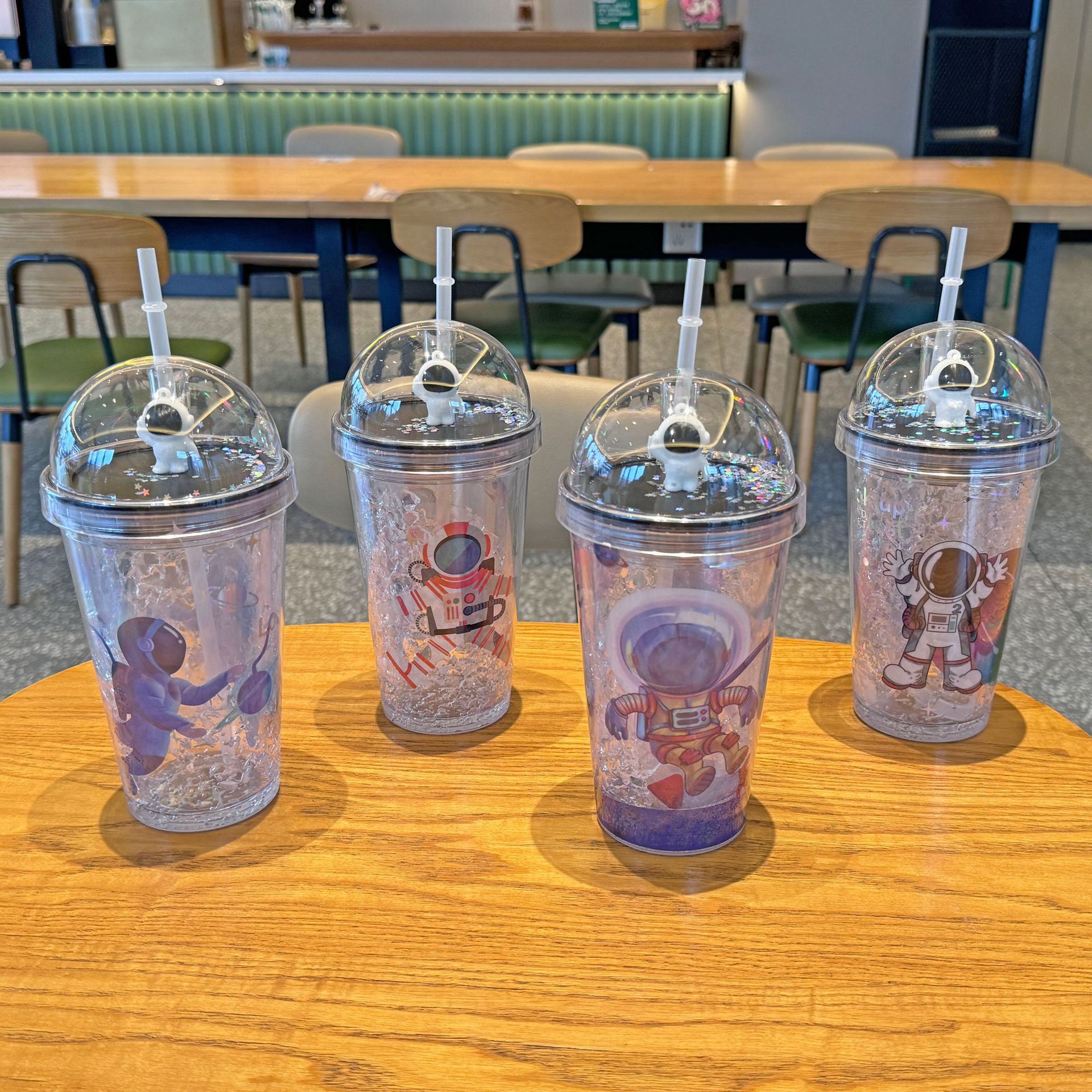 Wholesale of new summer internet-famous couple cups, plastic straw cups, and large-capacity plastic water cups for export with vertical patterns and straight bodies pic 3