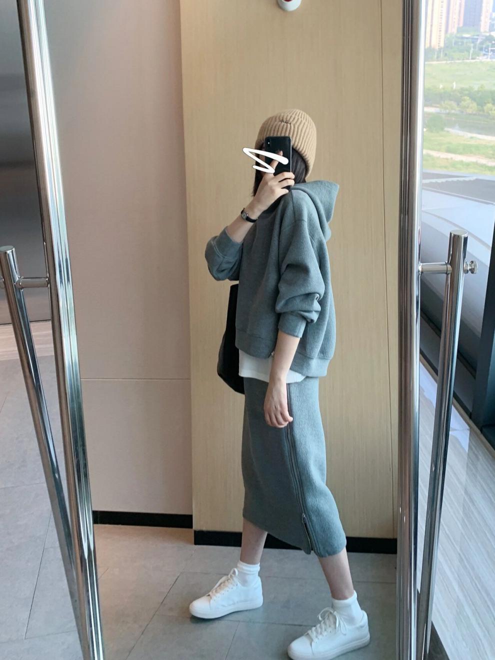 2023年早春装新款高级感轻熟风港味休闲运动服卫衣两件套装裙女装详情9