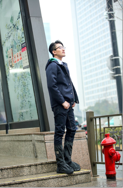 Wholesale of upgraded rainproof shoe covers, high-top thick-soled cycling outdoor waterproof shoe covers in black and white pic 23