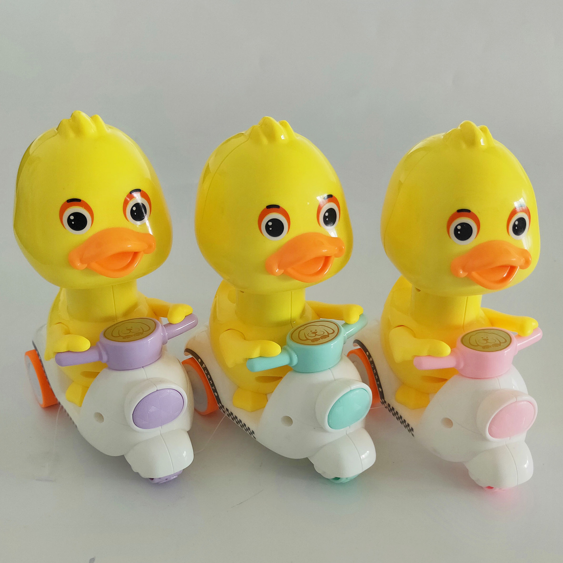 按压式小黄鸭玩具儿童回力车男孩摩托小车宝宝惯性小汽车抖音同款详情6