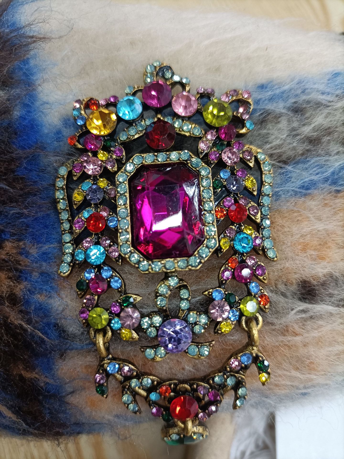 Elegant and refined brooch for ladies, simple Korean crystal corsage cardigan, sweater, pin buckle, overcoat accessory pic 5