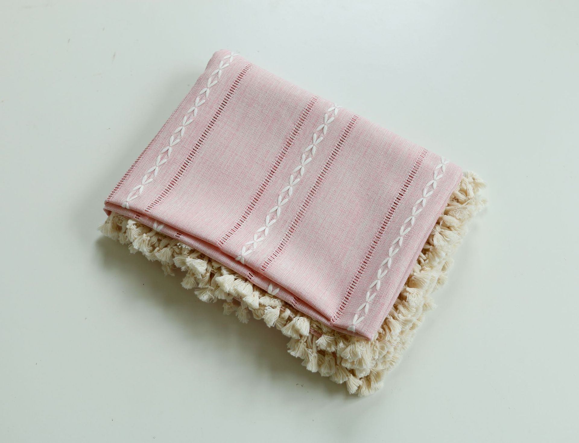 Cross-border retro country tablecloth, green hollowed-out decoration, cotton and linen tablecloth, embroidered decoration, party restaurant picnic mat pic 15