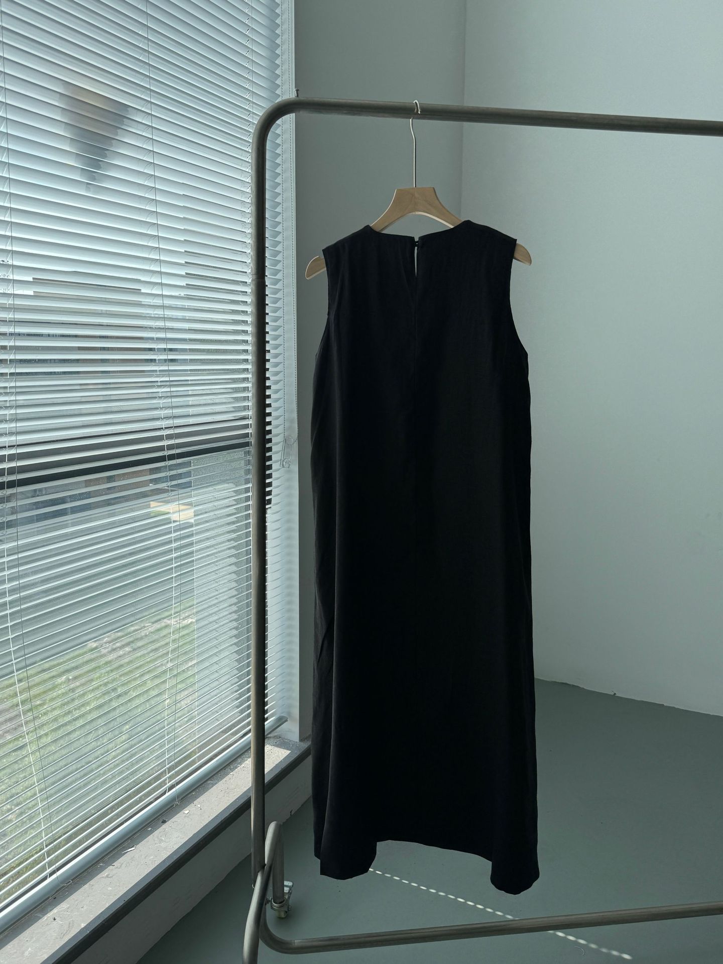 2024 Minimalist and elegant all-linen vest dress for women, summer sleeveless long dress for women pic 30