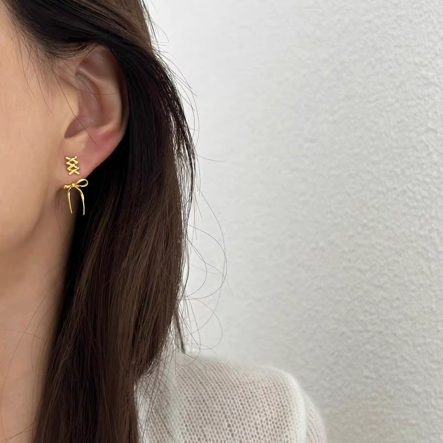 High-end, light luxury metal earrings for women, new style in 2025, with a unique and niche design. Stylish Korean earrings pic 15