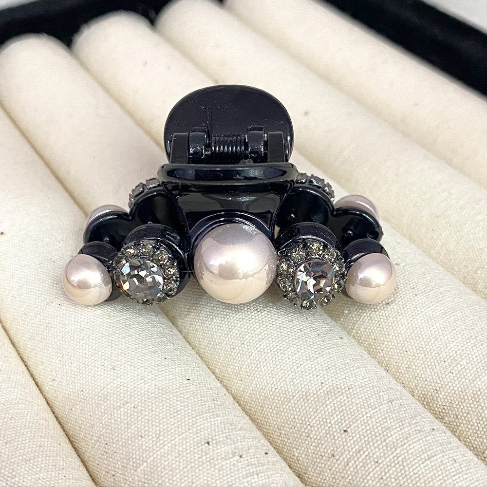 High-end camellia semi-tied hair clips for women, a niche hair accessory with diamonds, simple and elegant style, small grappling clips, less hair volume, shark clips pic 38