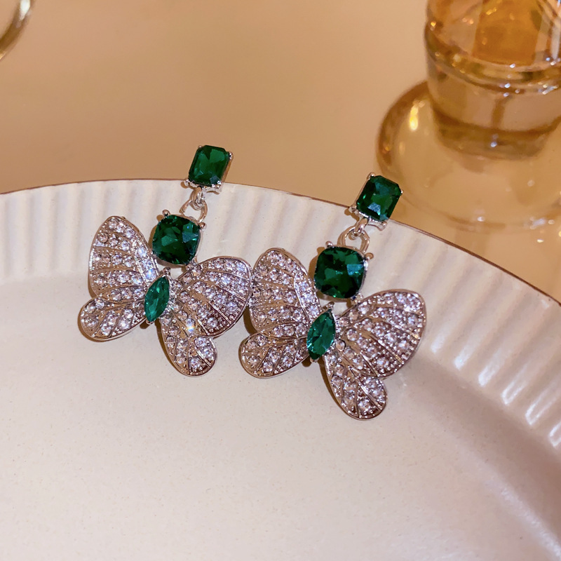 Silver needle diamond-encrusted heart-shaped flower earrings, European and American fashion style, square stud earrings, niche commuting new earrings wholesale pic 34