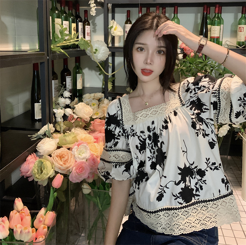 2022夏女名族风方领印花蕾丝镂空灯笼袖衬衫女度假风短款娃娃衫详情7