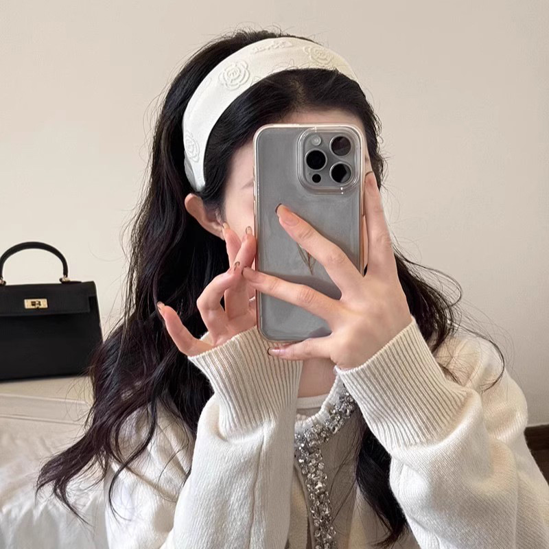 The gentle chanel-style wide-brimmed hair band exudes a feminine charm. The high top of the head is suitable for washing the face and pressing the hair. It is a versatile and high-end hair accessory for going out pic 14