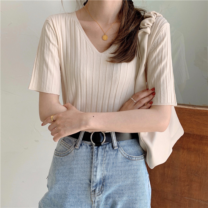 This ice silk short-sleeved V-neck knitted sweater is a summer base T-shirt for women. It can be worn over a thin, loose black chanel-style top pic 5