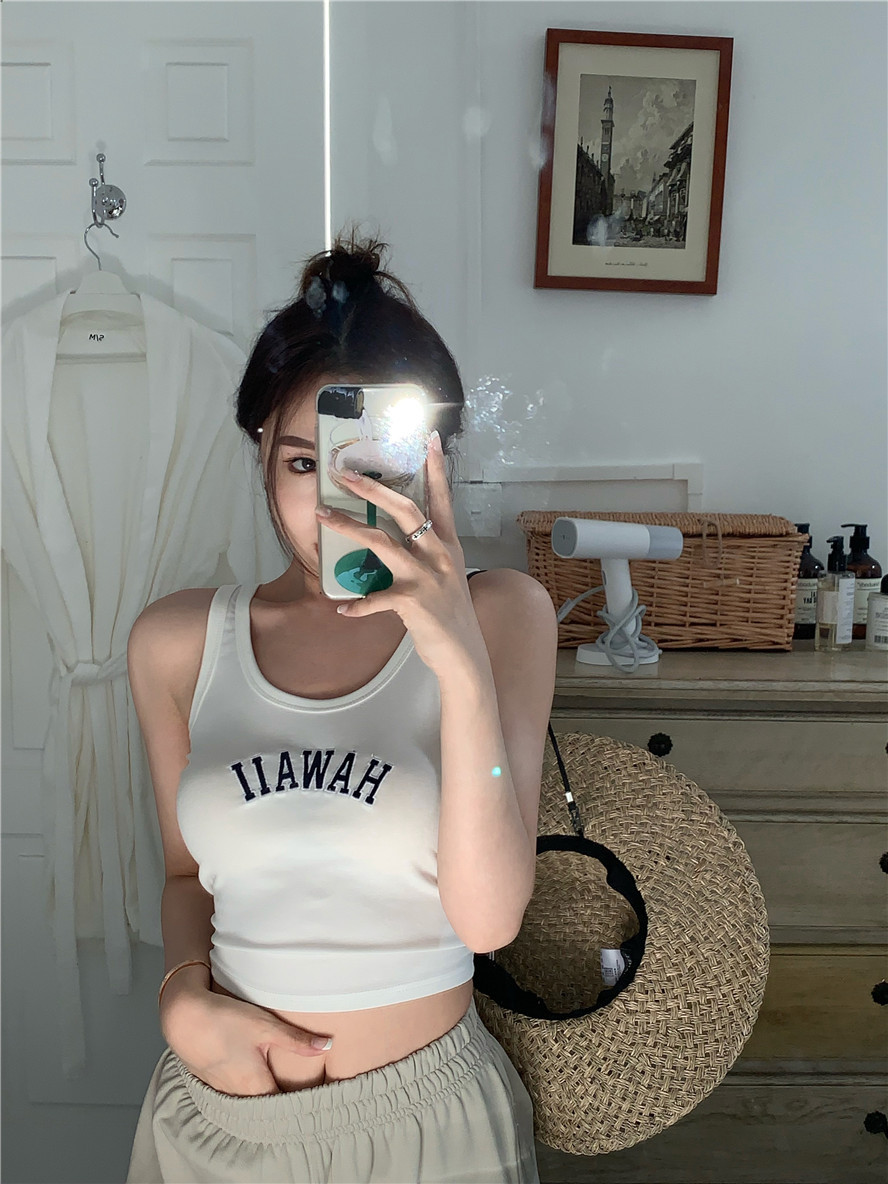 网红同款字母工字背心女舒适透气自带胸垫甜辣风修身显瘦短款上衣详情7