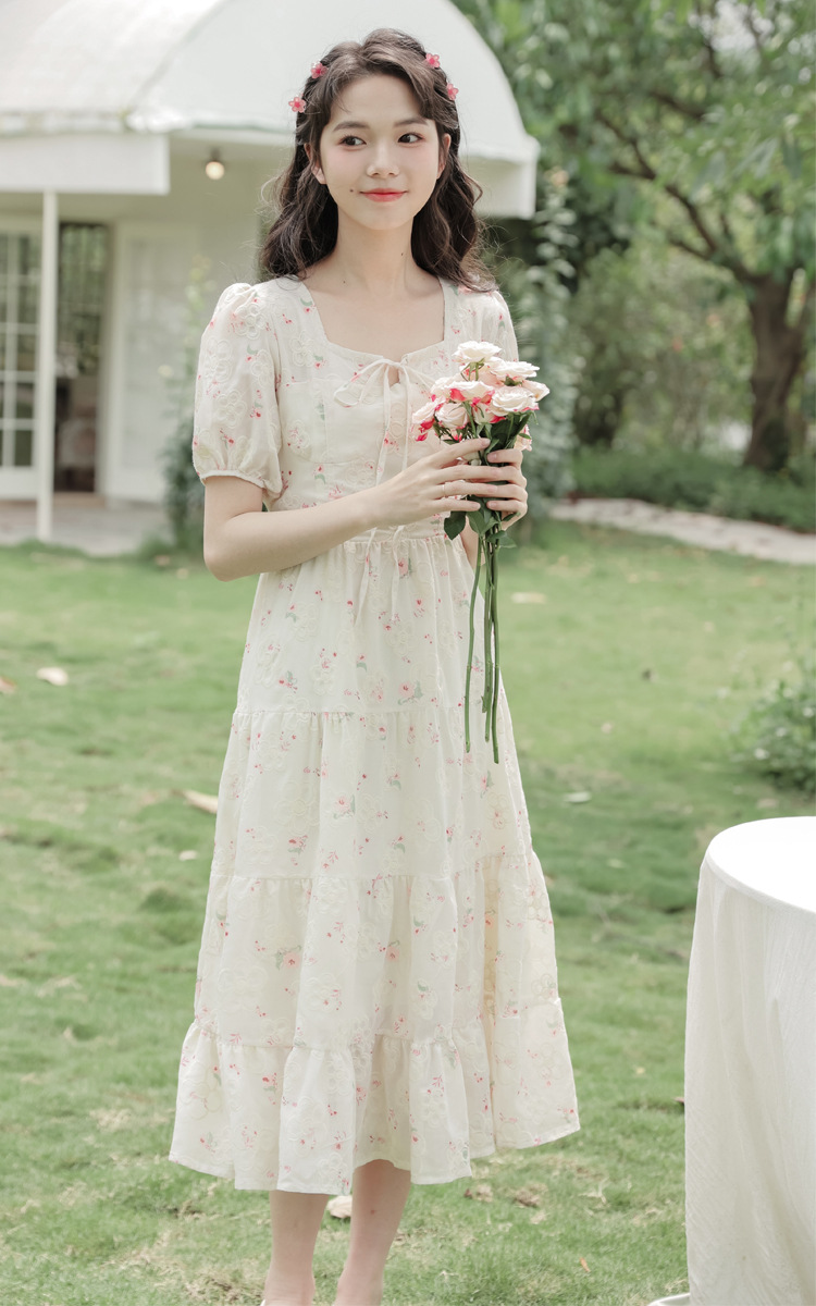 One-piece delivery 2024 Summer new French niche style floral print short-sleeved dress with sweet embroidery and printing pic 9