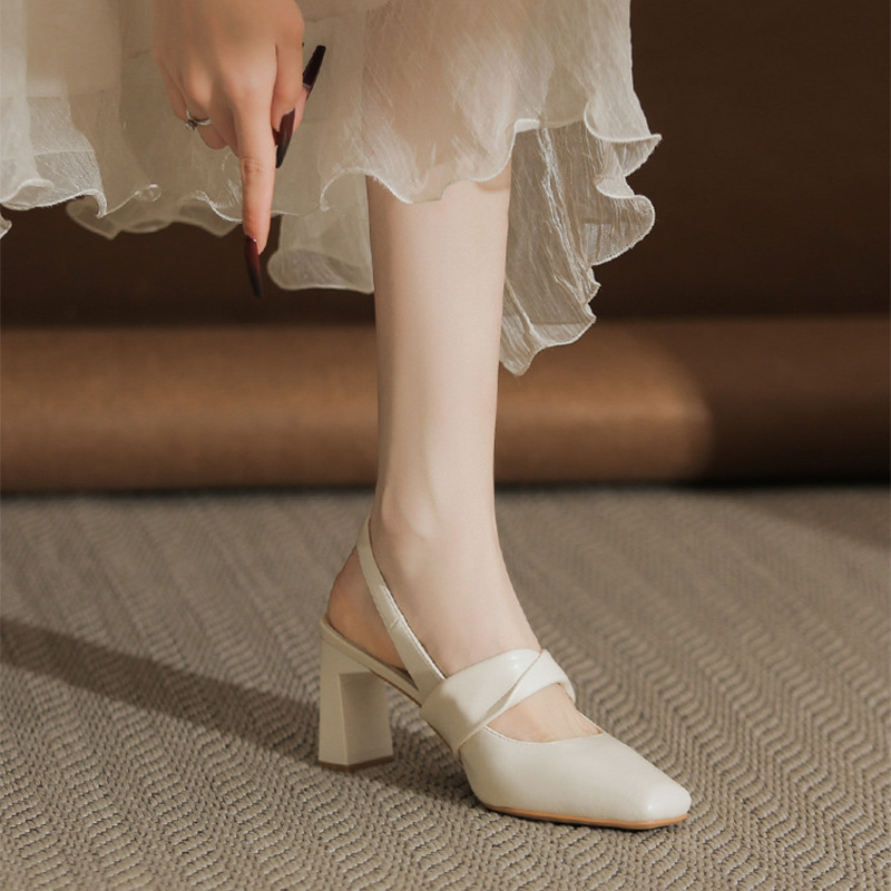 The new 2024 Spring/autumn collection of Mary Jane shoes, featuring a stylish square-toed one-shoulder style, is made of genuine leather with a shallow opening, thick mid-heel, and is a wedding shoe pic 9