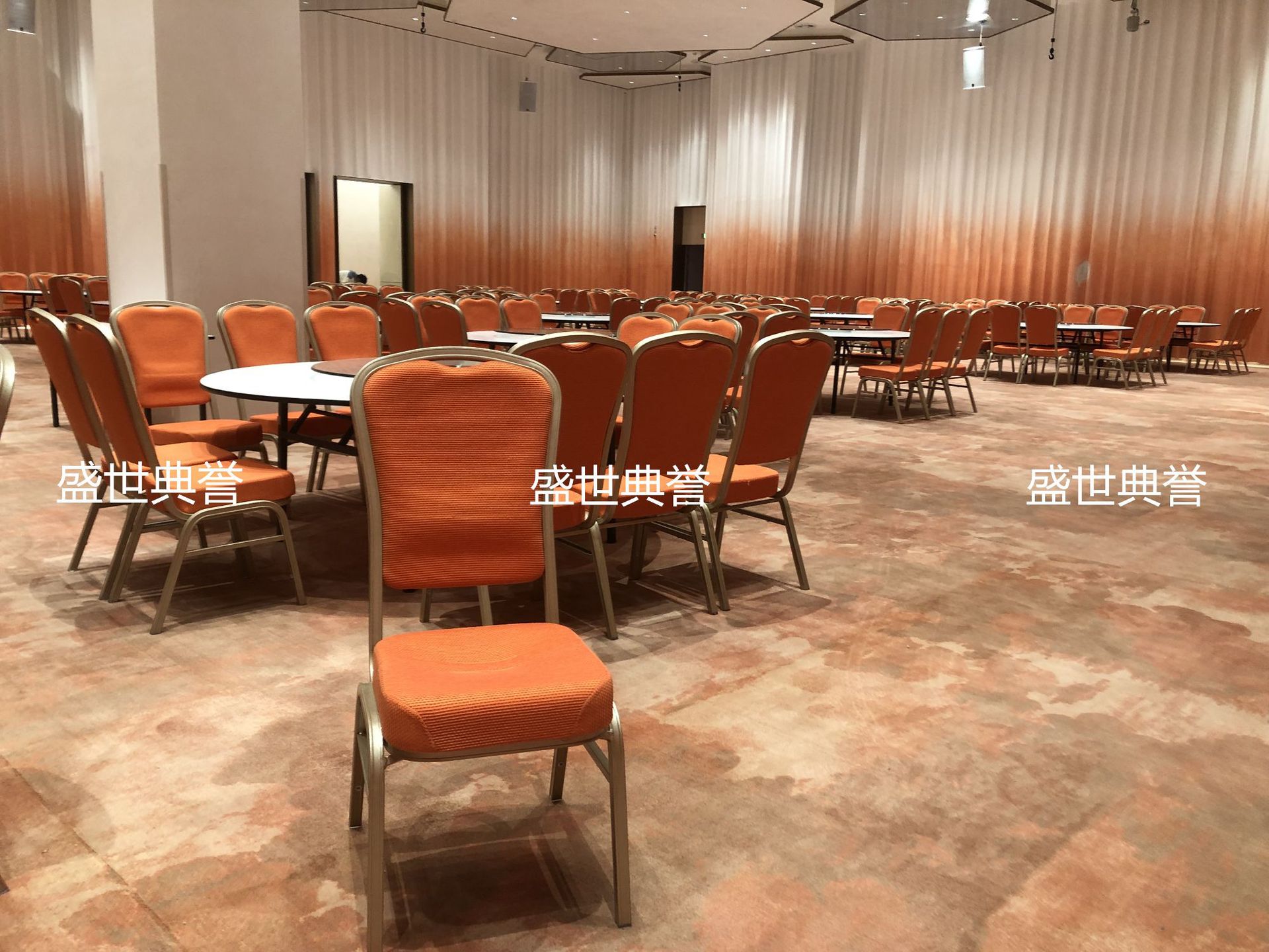 Wenzhou five-star hotel banquet dining tables and chairs, banquet center aluminum alloy banquet chairs, wedding banquet hotel folding tables and chairs pic 2
