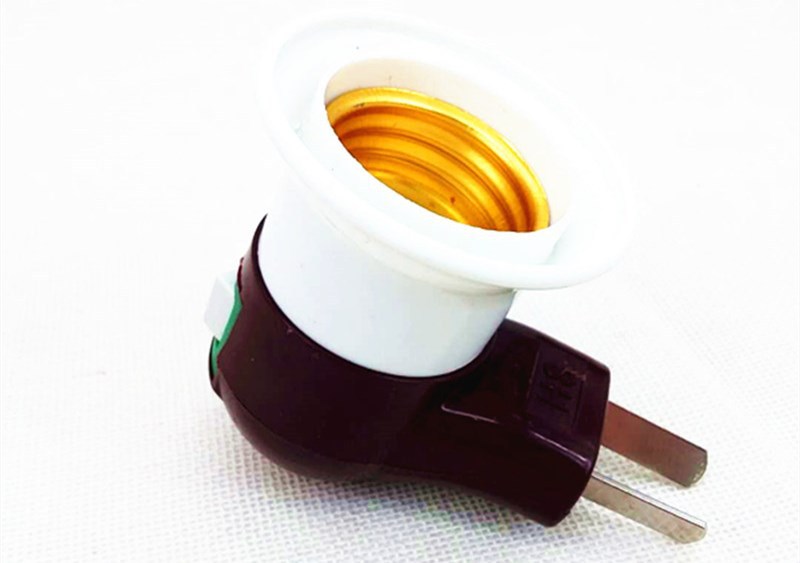 Factory direct sales of pipe-shaped switch lamp caps, lamp sockets and plugs wholesale two-yuan store supply pic 4