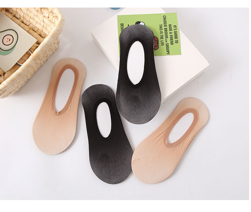 Primavera verano 2022 nuevo calcetines de barco para mujeres delgadas de boca clara color sólido calcetines invisibles respirables calcetines versátiles para mujeres wholesale pic 10
