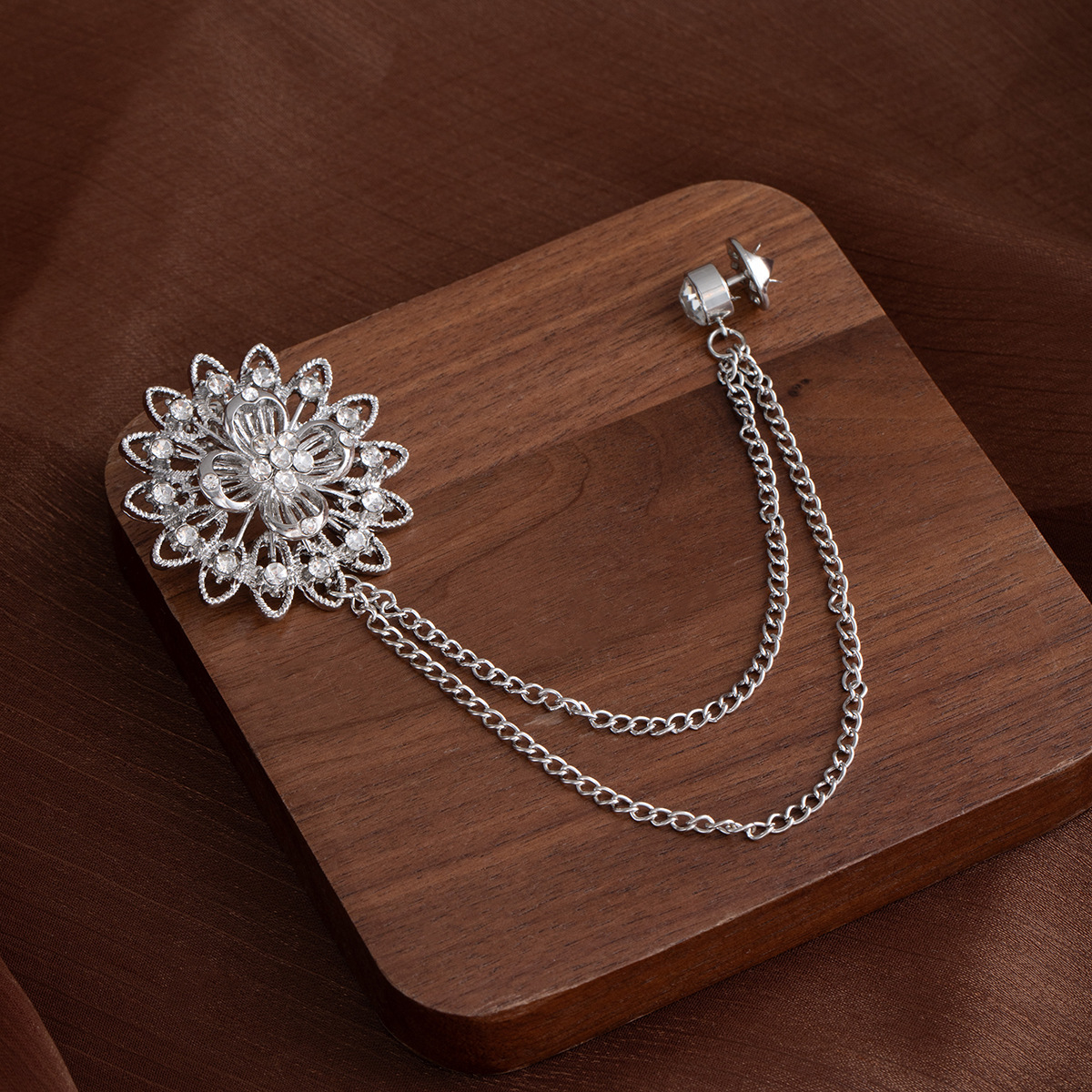 European and American style, fashionable, simple and elegant design sense, floral badge, collar pin, double-layer tassel chain brooch and brooch accessory pic 8