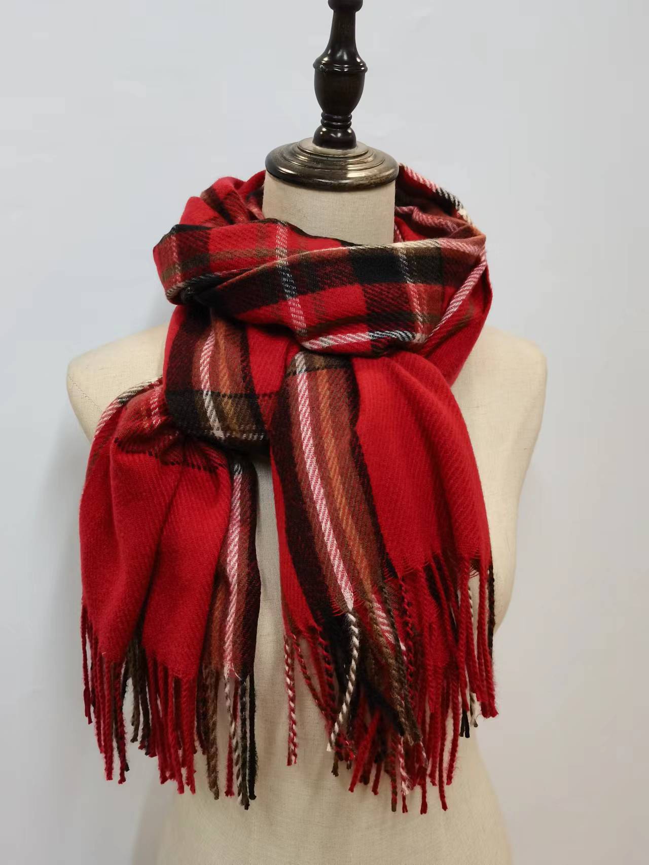 Yilian Autumn and Winter faux cashmere scarf, a fashionable British-style shawl for women, a warm and thick scarf, a Korean-style checkered street hit on Douyin pic 1