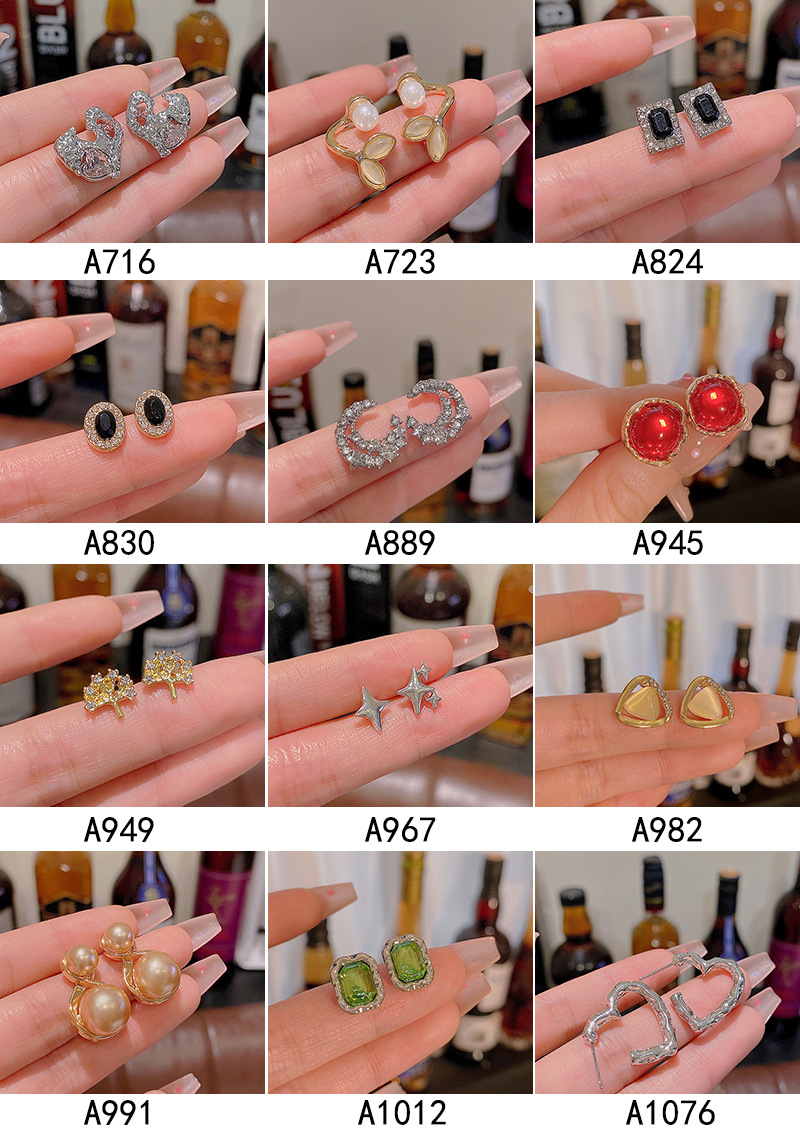 S925 Silver Needle retro pearl earrings for women, Korean ins style, high-end, niche and elegant stud earrings wholesale pic 13