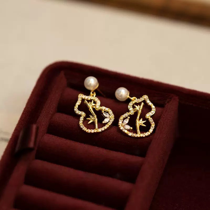 Exquisite zircon dandelion flower stud earrings with a light luxury and high-end feel, Korean exquisite earrings, retro light luxury earrings for women pic 9