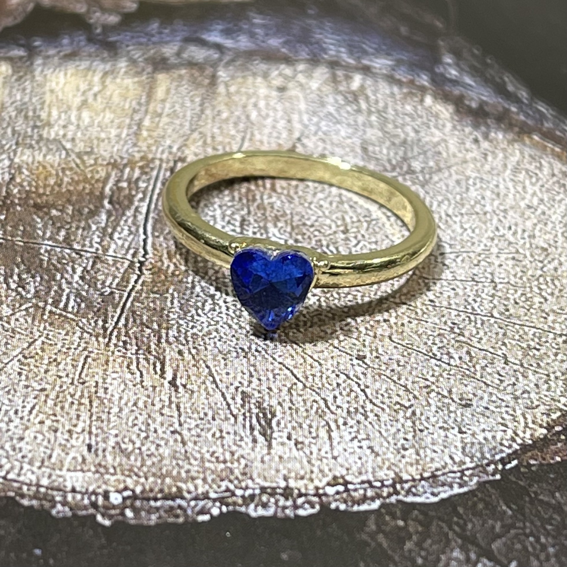 Cross-border exclusive zircon inlaid ring, Instagram style, recommended by a blogger, metal gold-plated heart-shaped ring factory direct sales pic 10