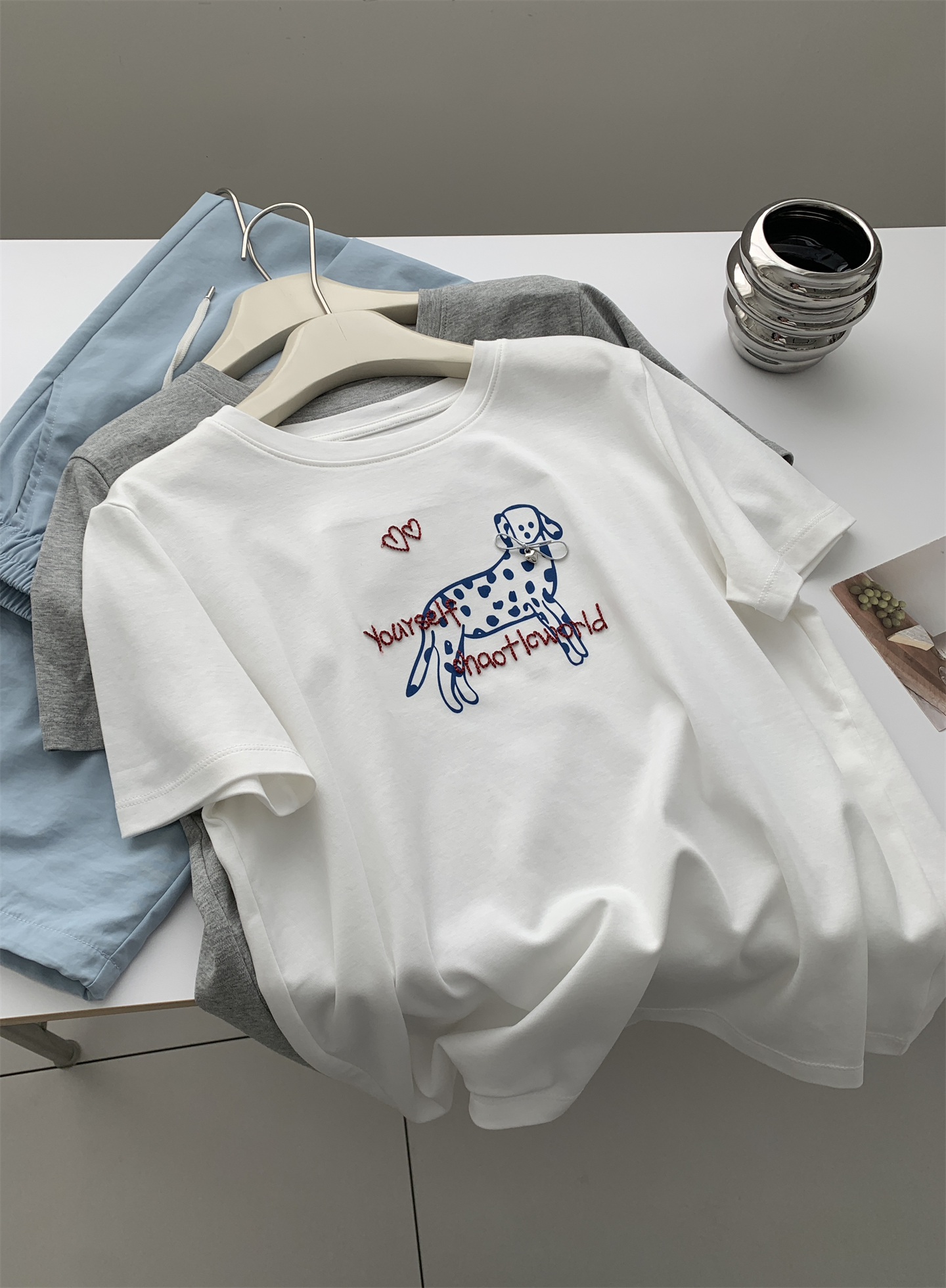 A trendy Korean-style loose and casual short-sleeved T-shirt with a bow and spotted dog print for women in summer, featuring pure cotton embroidery pic 4