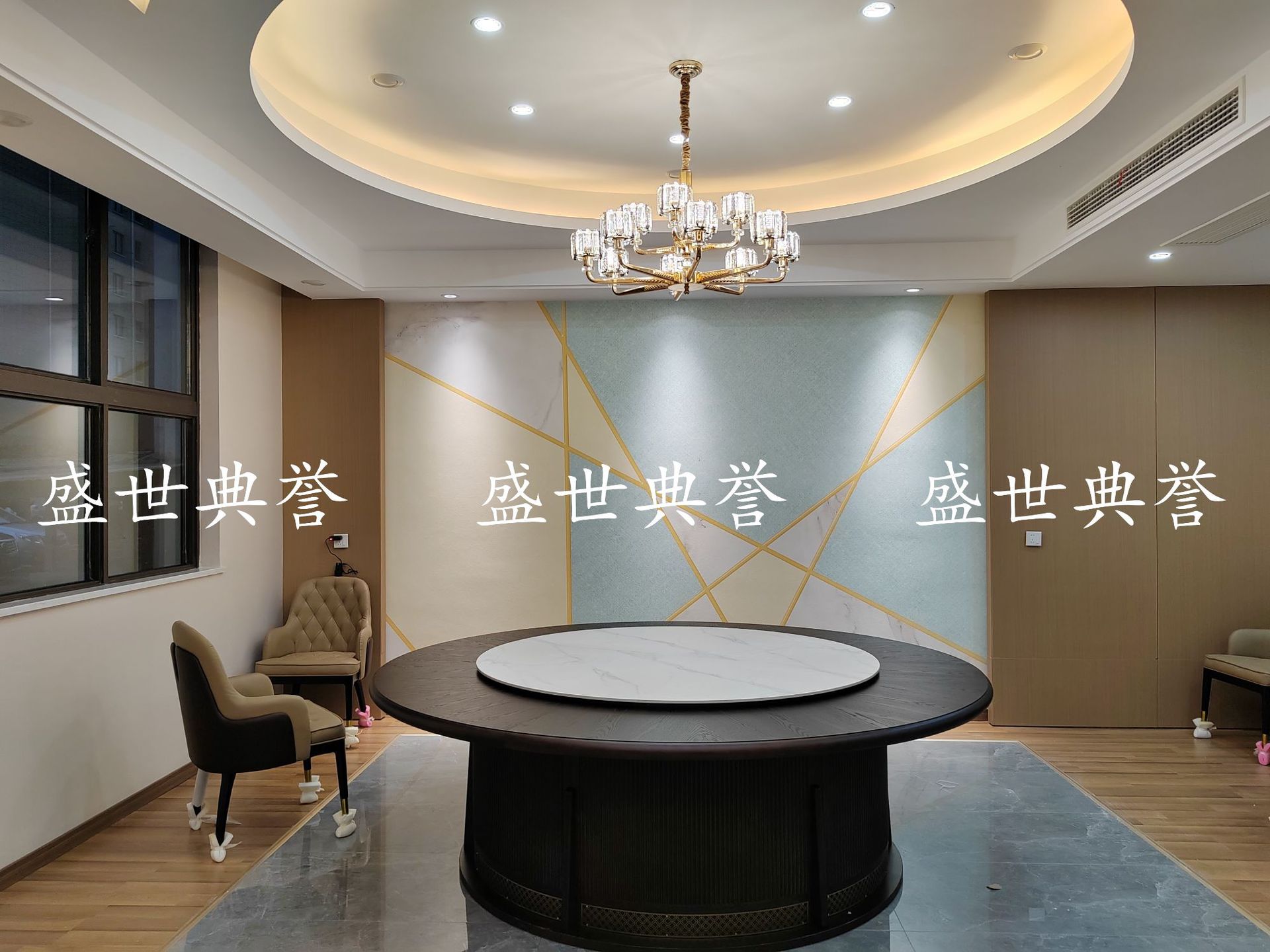 Xinyang high-end club electric dining tables and chairs, hotel new Chinese-style solid wood dining tables, restaurant private rooms automatic turntable dining tables pic 9