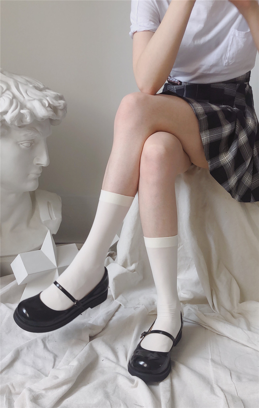 Classic and versatile jk black and white mid-calf knee-high socks that can be worn all year round, featuring non-permeable velvet calf socks pic 8