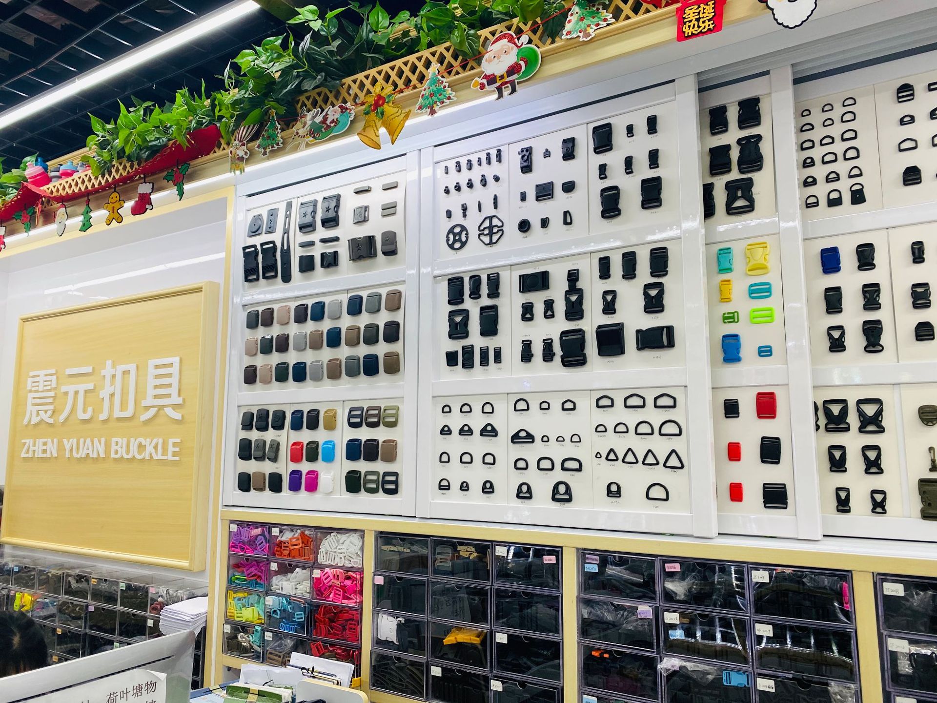 POM pull-tab polyoxymethylene adjustable snap fasteners of 1.0-2.5cm are available in stock for luggage accessories and plastic sockets for backpacks pic 11