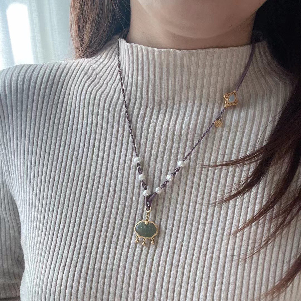 Natural Hetian jade lotus lock pendant necklace, hand-woven freshwater pearl collarbone chain for women, fashionable and versatile pic 5