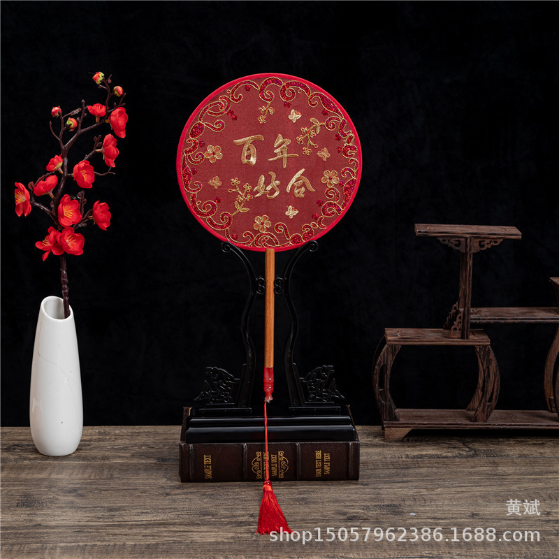 古风婚礼团扇刺绣宫扇盘金绣新娘伴手礼拍照道具扇子金色喜字喜扇详情7