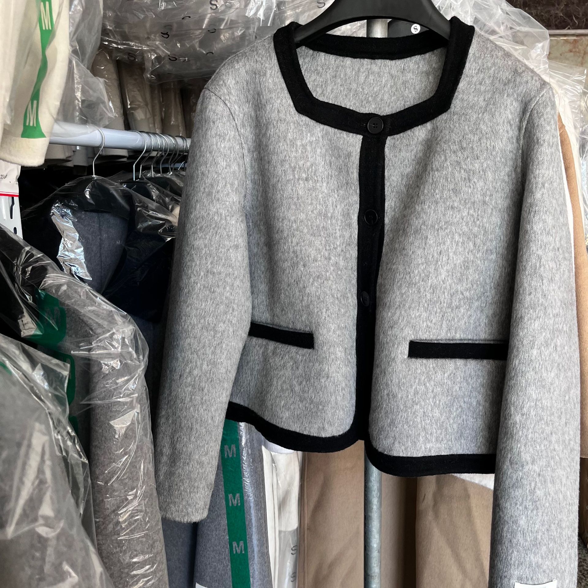 French chanel-style short double-sided wool and woolen coat for women to look younger and petite in spring. Cashmere Hepburn style top pic 33