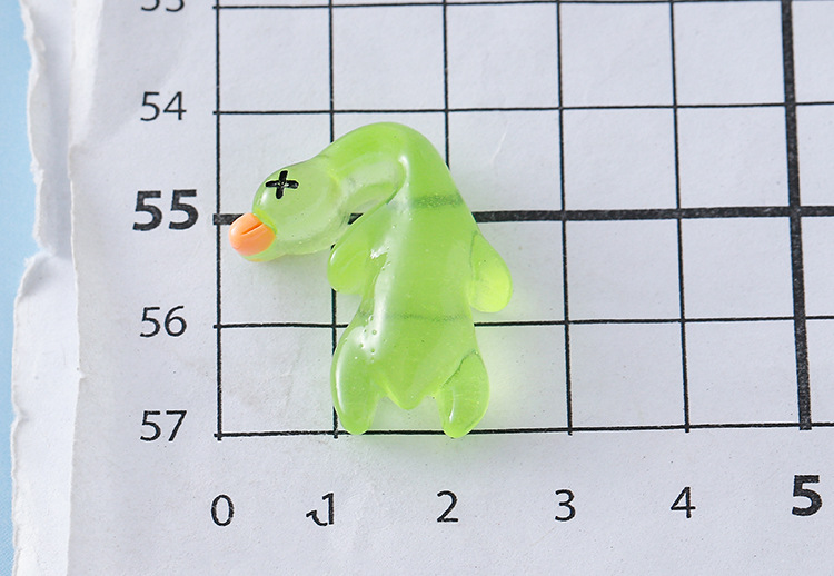 新款树脂夜光迷你鸭钥匙扣书包小挂件车内装饰品创意摆件饰品批发详情20