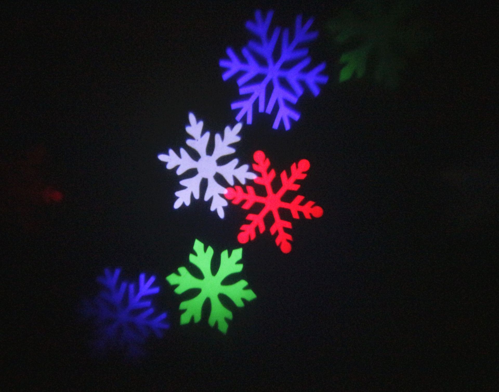 LED red, green, blue and white four-color snowflake lawn light, white snowflake light, European and American Christmas projection light, waterproof ground insertion light pic 11