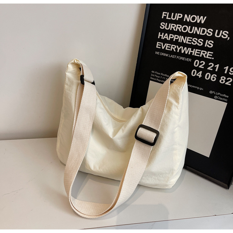 防水尼龙布袋斜挎包2024新款百搭饺子包简约百搭大容量上课单肩包详情39